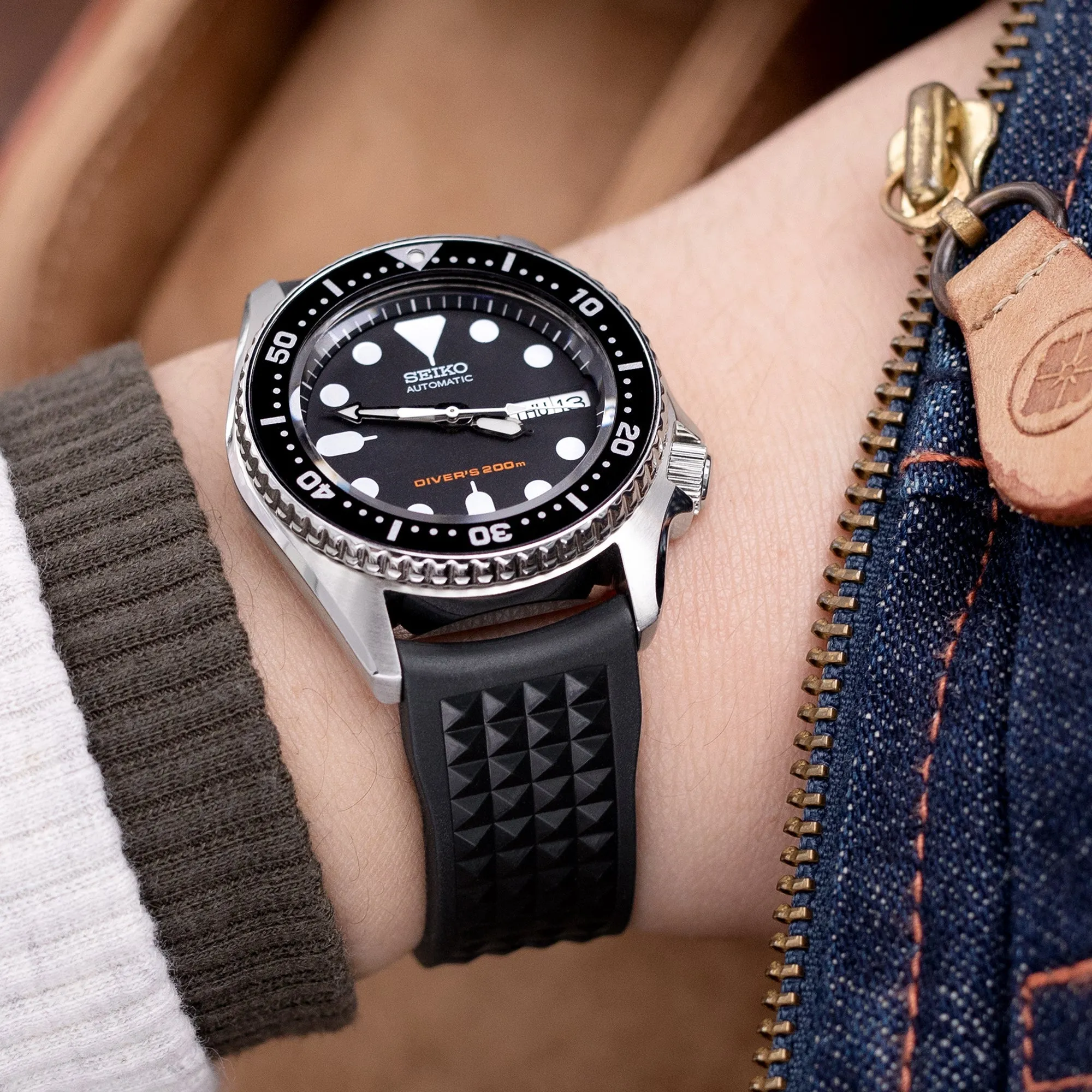 20mm, Chaffle Resilient Curved End FKM Rubber watch strap, Black