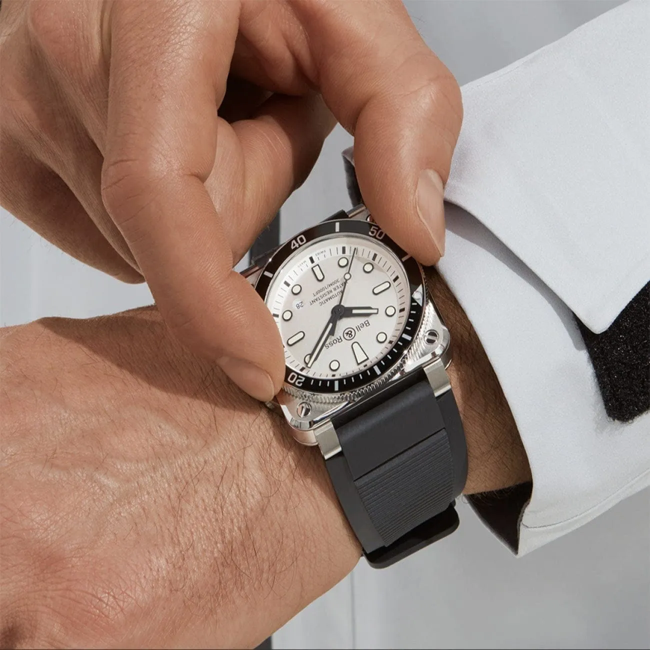 BR 03-92 DIVER WHITE