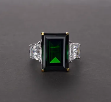 Gemstone ring rectangle