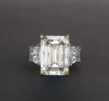 Gemstone ring rectangle