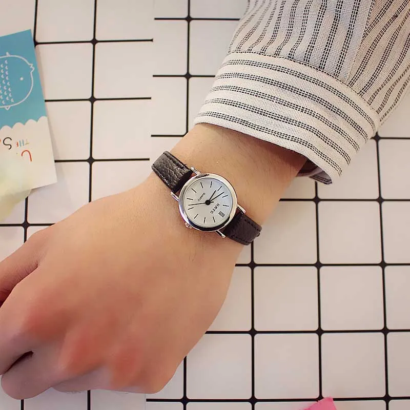 Korean fashion simple retro small round belt Woman watch students watches fresh temperament Woman's WristWatch