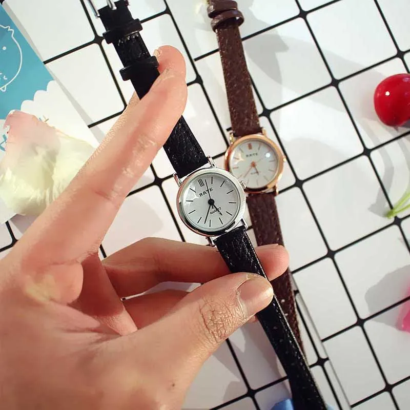 Korean fashion simple retro small round belt Woman watch students watches fresh temperament Woman's WristWatch
