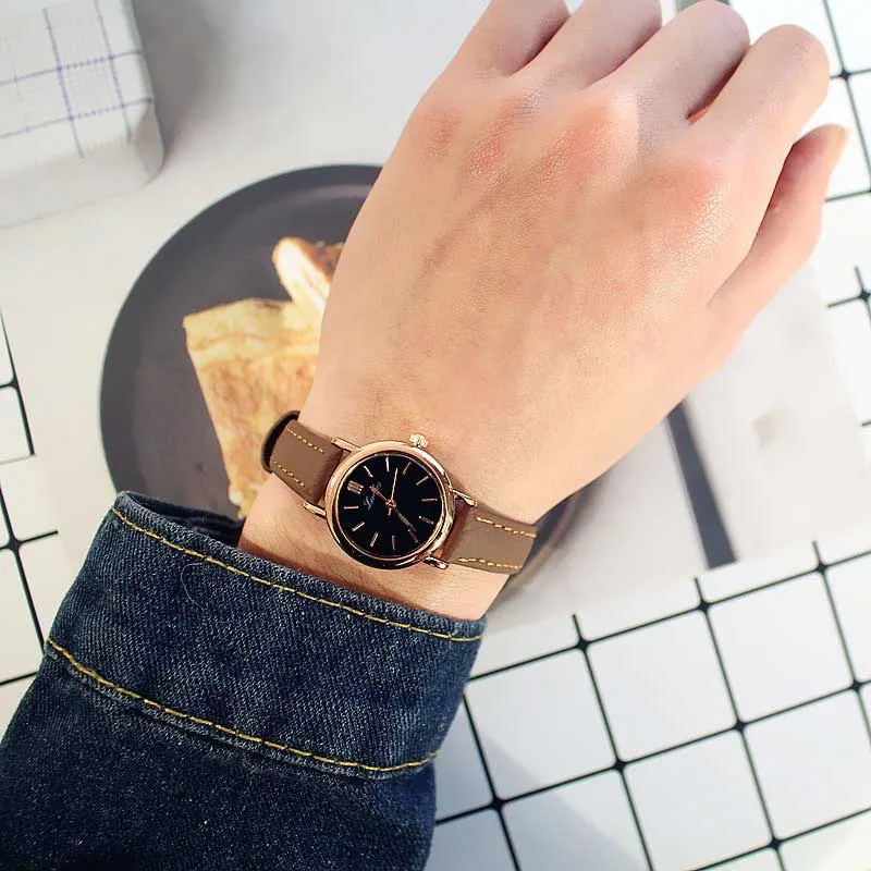 Korean fashion simple retro small round belt Woman watch students watches fresh temperament Woman's WristWatch